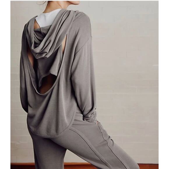 FREE PEOPLE Movement Back Into It Olive Green Long Sleeve Rounded Hoodie Sz XS - Picture 1 of 9